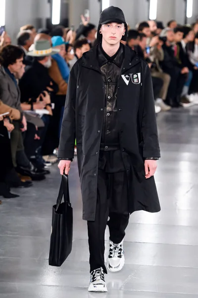 Look 16
